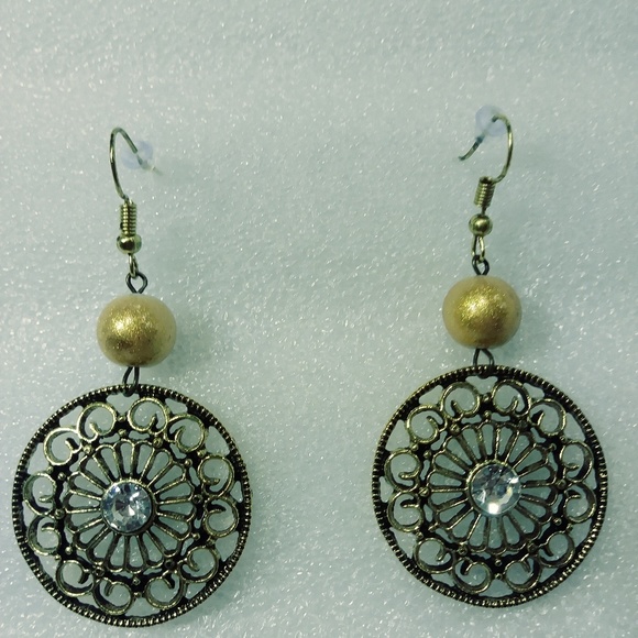 Earrings - Picture 1 of 8
